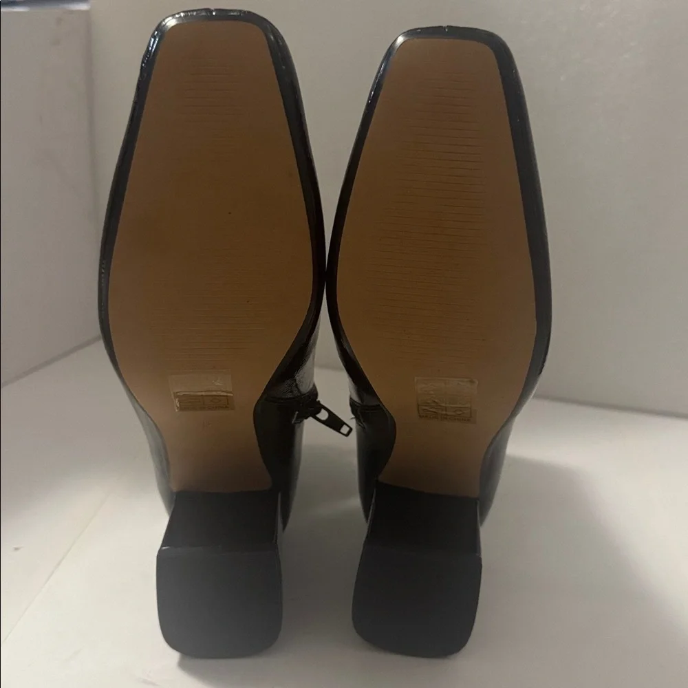 Journee Collection Glossy Black Ankle Booties size 8